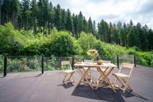 Forest retreat apartino - u lesa, parkování zdarma, Starlink 250 Mbs, terasa & grill, soukromé ohniště, nespresso, netflix