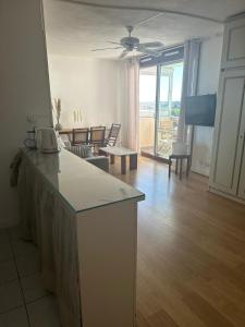 Esperanza Basin and Port View