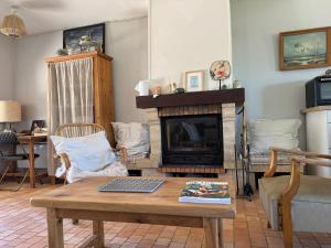 Maisons de vacances Quiet cottage with nice view between Macon and Cluny : photos des chambres