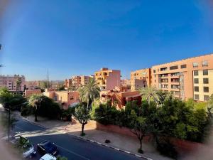 Modern Oasis in Guéliz - Balcony & Comfort