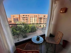 Modern Oasis in Guéliz - Balcony & Comfort