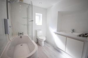 Modern 2Bed Garden Apartment in Heart of Penarth