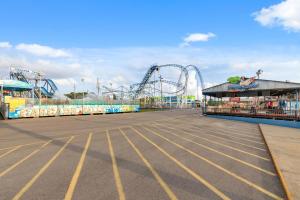 Sunshine House! 3BR 2BA Sleeps 9! Your perfect retreat for comfort and style