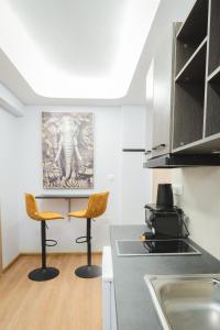 Stompers Portal by Nexus, next to Seaside & Tsimiski street