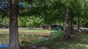 2br2ba Full Condo w Pool & Gym, Sleeps 6