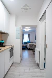 MIMIs Lakeside Apartment - NEWLY RENOVATED