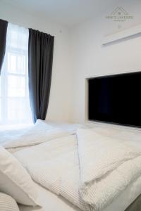 MIMIs Lakeside Apartment - NEWLY RENOVATED