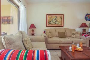 Barefoot Bumblebee Newly Renovated Ocean View Condo