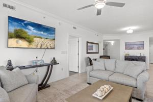 Treasure Tides–3BR Beachfront Corner Unit sleeps 8 with Stunning Gulf Views!
