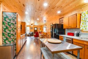 18 Mi to Red River Gorge Beattyville Retreat