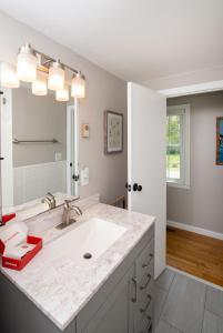Cape Cod Cottage by Leavetown Vacations