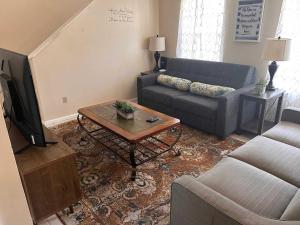 Marshside Home with Deck & Pond Access Near Tybee