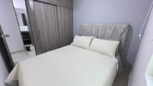 New Modern Apartment - Airport