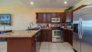 Spacious Getaway Ground Floor Spacious Ocean Front Condo