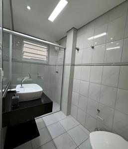 Moderno Apto no Gonzaga a UMA quadra da Praia