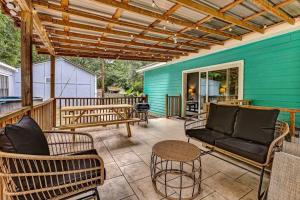 Pool House! Sweet Sunny Retreat- Main House