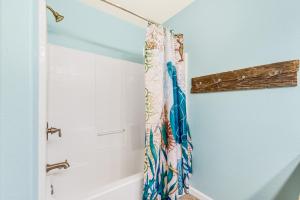 Boogie Board Bungalow - Pet Friendly! PRIVATE POOL!