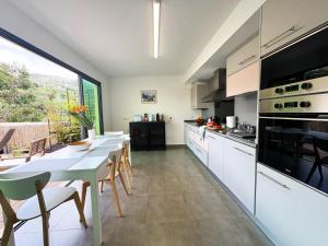 10 min to Calheta Beach - Apartamento Da Natureza - KING Size Bed - LARGE Terrace