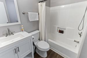 Near Downtown, Parks, Dining! Laid-Back on Leghorn