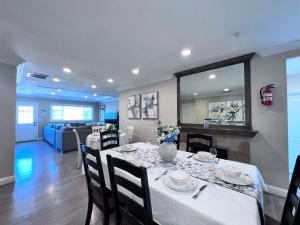 Stunning 8 bedroom 6 bathroom Pool Home