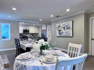 Stunning 8 bedroom 6 bathroom Pool Home