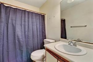 Fenced Yard w Pool! Laurelwood Lodging