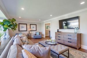 Gorgeous Upgraded 5 Bedroom & 3 Bath Home with pool