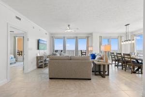 Treasure Shores–3BR Beachfront Corner Unit sleeps 8 with Stunning Gulf Views!