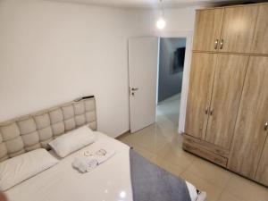 oR-Ya Suite - Bar Lavi