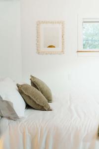 Upscale Laneway Loft Near Downtown AC WiFi