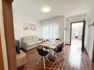 Intera casa, 100 m dal mare, grande giardino