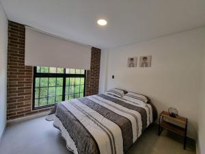 Apartment with a hot tub and a view of Guatapé lake