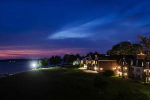 Top Floor East Family Deluxe Suite