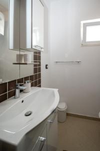 Apartments with swimming pool Zubovici, Pag - 9365