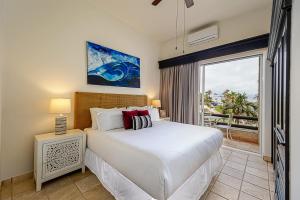 Stunning 2 BR with Ocean Views & Jacuzzi by the Beach