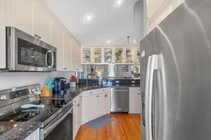 Seafoam – Beautiful 3BR Home with Heated Private Pool - 4 Min Walk to Beach!