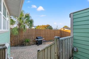 Just Beachy – 3BR Dog-Friendly Townhouse Near Beaches & Attractions!