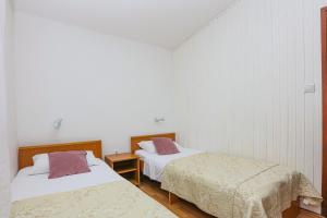 Apartments by the sea Rogoznica - 24598