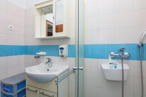 Apartments by the sea Rogoznica - 24598