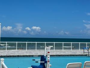 Ocean Views Retreat . Enjoy the Ocean View from your balcony