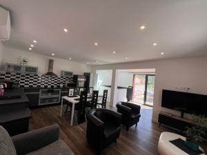 Appartements Domaine Baccia Donna Proche Nice, Climatisation, jacuzzi, petanque & parking gratuit : photos des chambres