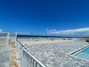 Ocean Views Retreat . Enjoy the Ocean View from your balcony