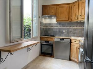 Lovely house with garden Paris Flea Market