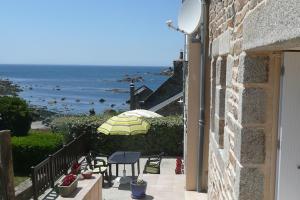 Maisons de vacances House in Brittany with Stunning Sea View, cleaning included : photos des chambres