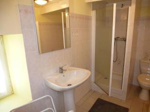 Maisons de vacances House in Brittany with Stunning Sea View, cleaning included : photos des chambres