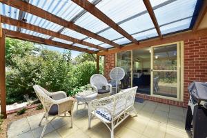 4BR 2BA Cozy Blackheath Cottage with Firepit & Pool Table