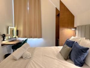 Central & Modern 2 Bedroom City Apartment