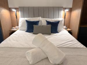 Central & Modern 2 Bedroom City Apartment