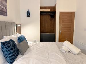 Central & Modern 2 Bedroom City Apartment