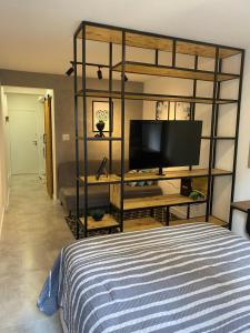 Studio Industrial em Rua Tranquila Perto Av Paulista